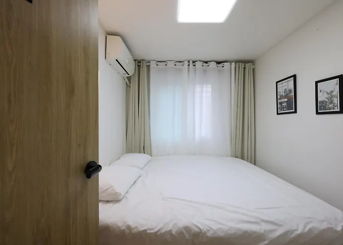 Hongdae T House *